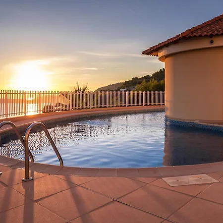 Superb With Incredible View And Pool アパート