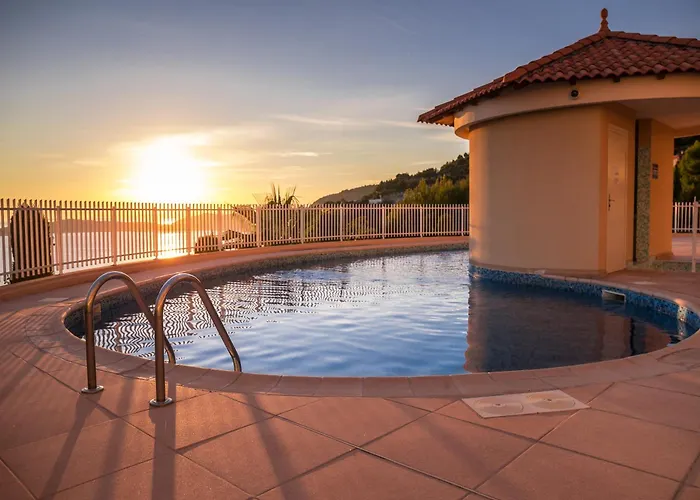Superb With Incredible View And Pool Lägenhet