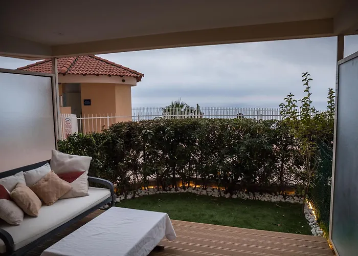 Superb With Incredible View And Pool Cap-d'Ail